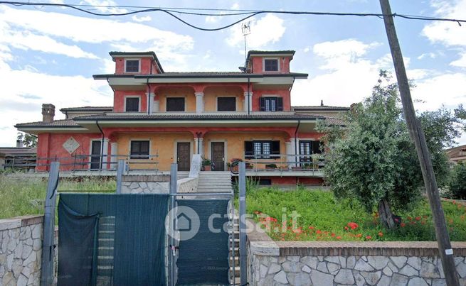 Villetta a schiera in residenziale in Via Licenza 35