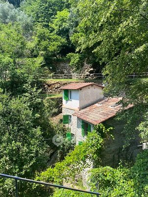 Casa indipendente in residenziale in Via Tonnego 41