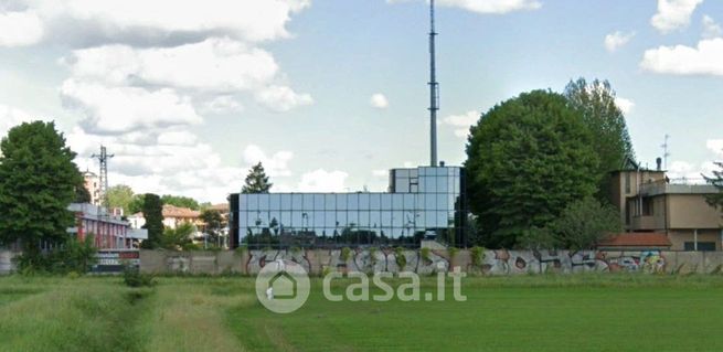 Capannone in commerciale in 