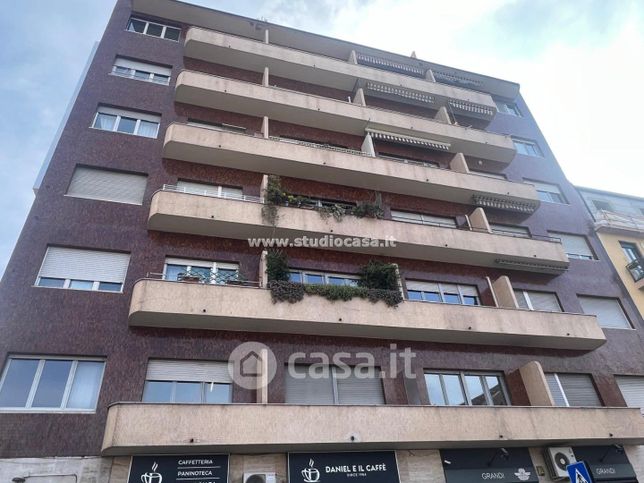 Appartamento in residenziale in Via Olona 5