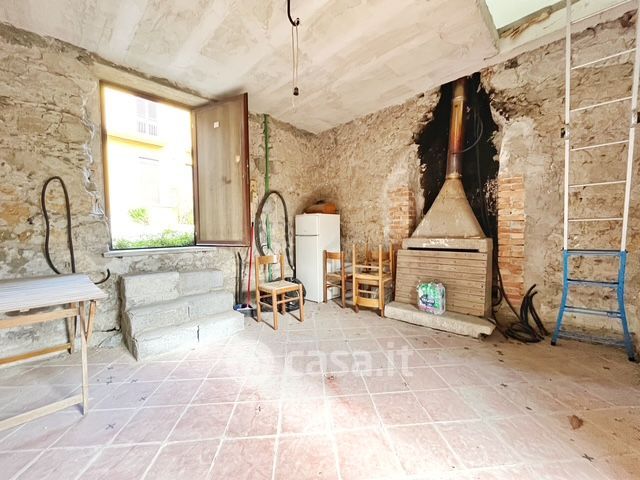 Casa indipendente in residenziale in 