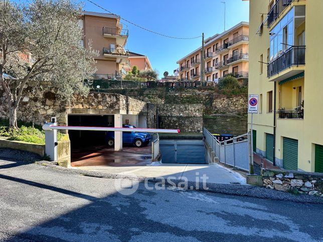 Box/posto auto in residenziale in Via Oddone Pascale 2