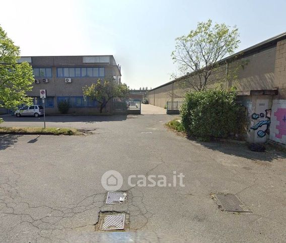 Capannone in commerciale in 