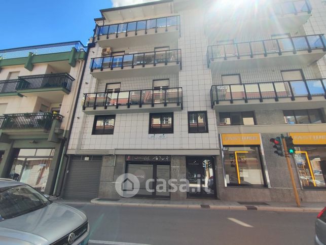 Ufficio in commerciale in Via Parisi