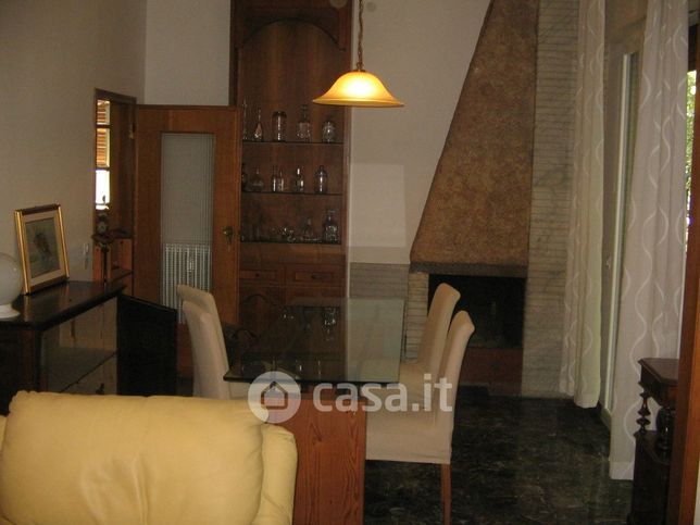 Casa bi/trifamiliare in residenziale in Via della Pace