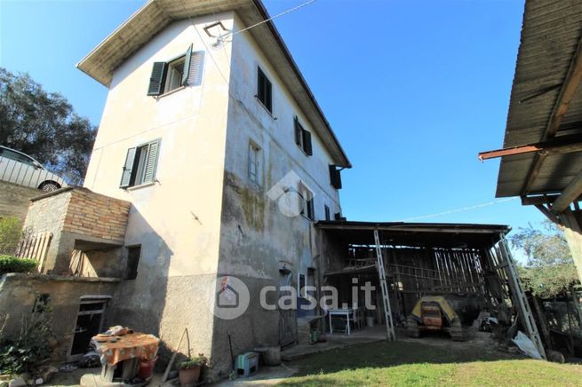 Casa indipendente in residenziale in 