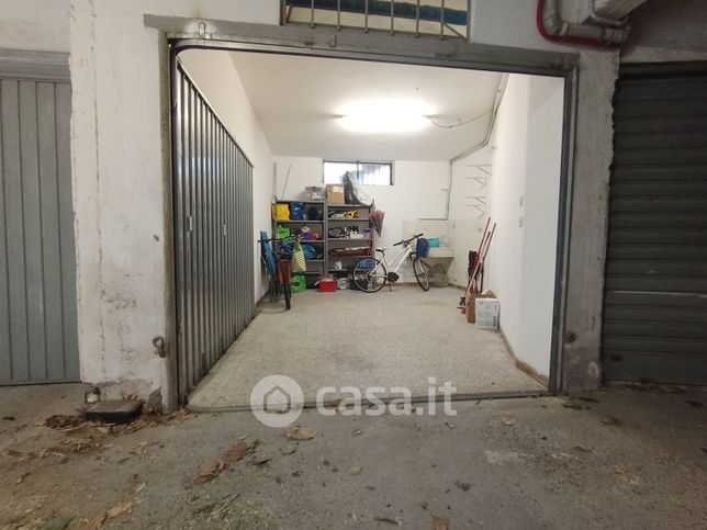 Box/posto auto in residenziale in Via Corsica