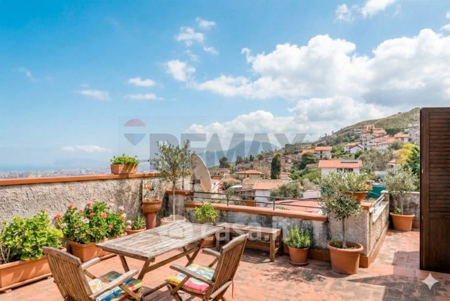 Villa in residenziale in Via Baracca Francesco 140 A