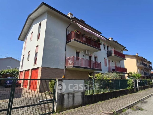 Appartamento in residenziale in Via Camisana