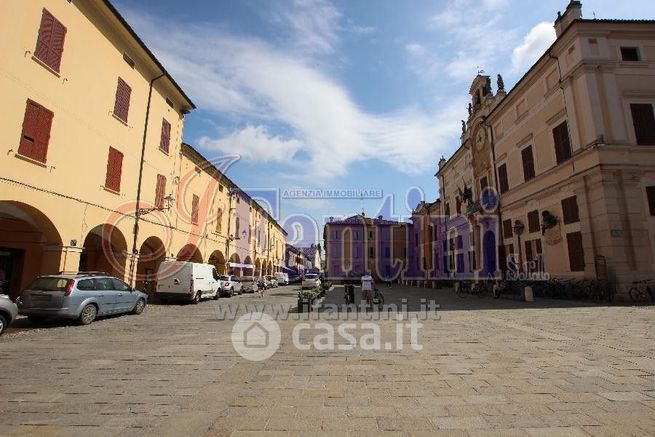 Appartamento in residenziale in Piazza A. Costa 6