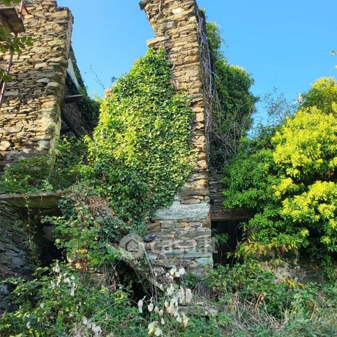 Rustico/casale in residenziale in Via Gino Pellegrini