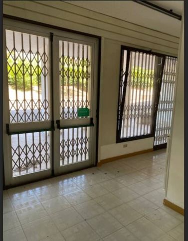 Ufficio in commerciale in Via Zara 114