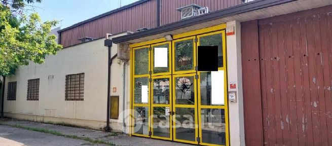 Capannone in commerciale in Via Rossetto 5