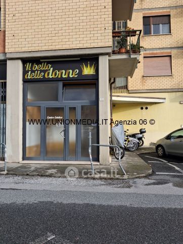 Capannone in commerciale in 