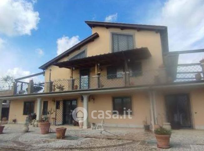 Villa in residenziale in Strada Torre della Fiora 13