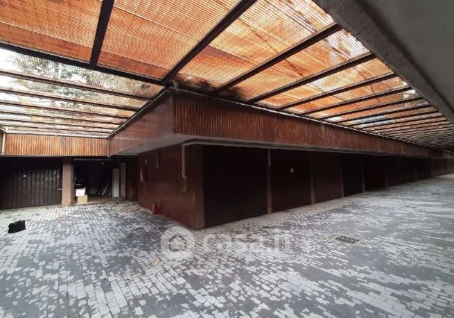 Box/posto auto in residenziale in Via Console Marcello 35