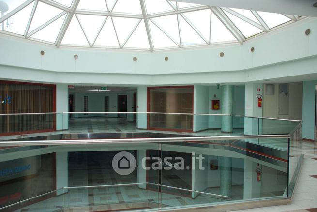 Ufficio in commerciale in Via Pasubio
