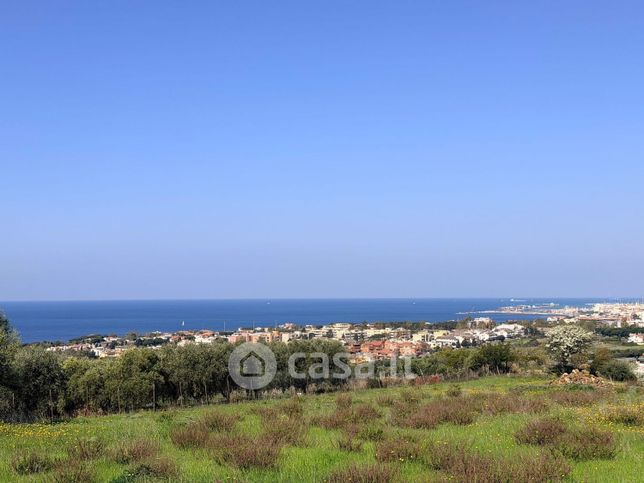 Terreno agricolo in commerciale in 