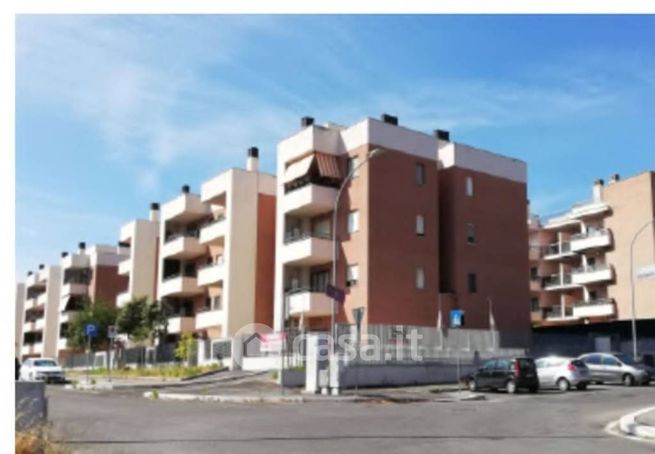 Ufficio in commerciale in Via Raffaello Liberti