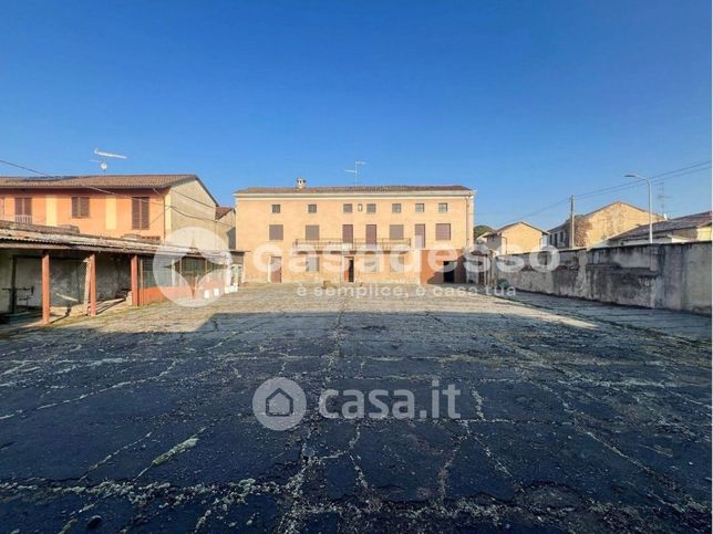 Casa indipendente in residenziale in 