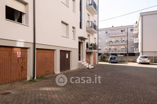 Box/posto auto in residenziale in Via Decorati Al Valore Civile
