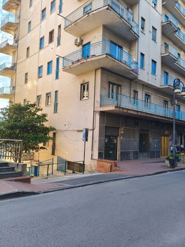 Negozio/locale commerciale in commerciale in Via Giuseppe Mezzacapo 35 A