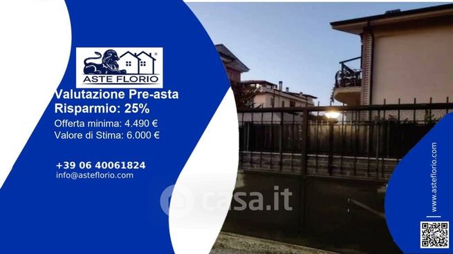 Box/posto auto in residenziale in Via Motta Sant'Anastasia 72