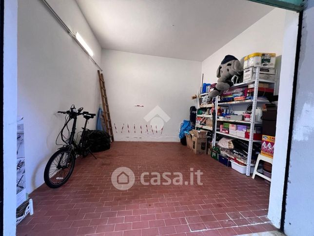 Garage/posto auto in residenziale in Via Trieste 96