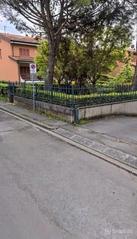 Garage/posto auto in residenziale in Via delle Lastre