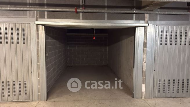 Box/posto auto in residenziale in Via Donato Somma 42