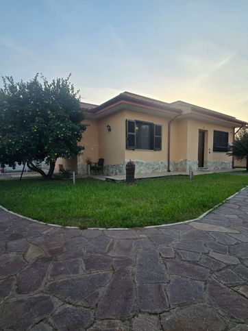 Casa indipendente in residenziale in Via Pontinia