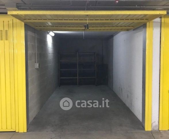 Garage/posto auto in residenziale in Via Privata Andrea Pellizzone 7