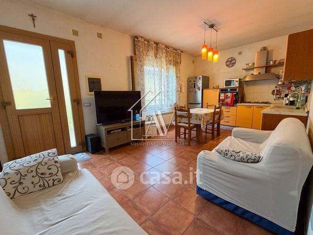 Casa bi/trifamiliare in residenziale in Via Francesco Berretti 23