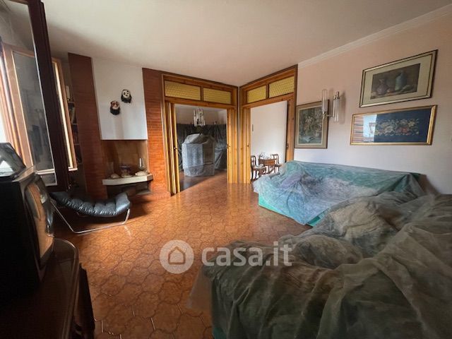 Casa bi/trifamiliare in residenziale in Via Divisione Julia 18