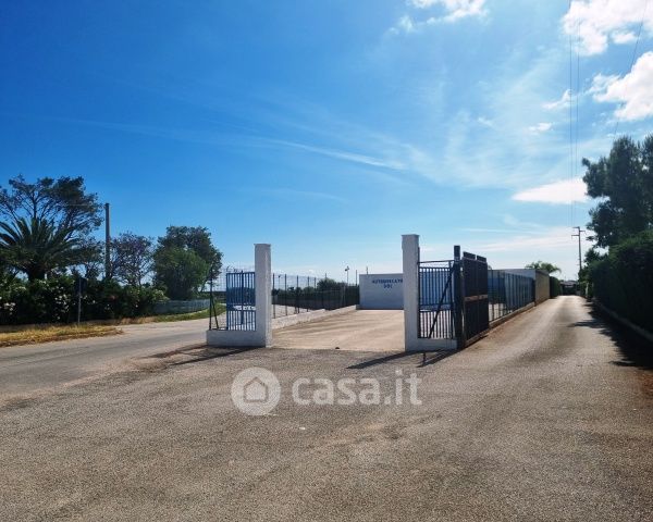 Capannone in commerciale in SP86