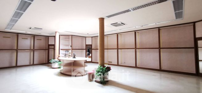 Capannone in commerciale in Via Po