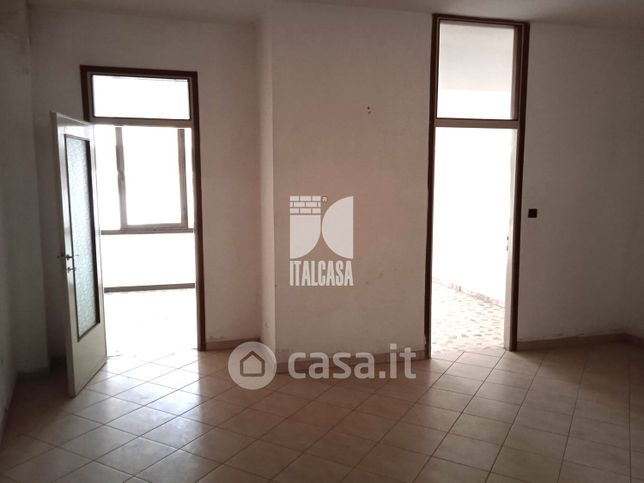 Ufficio in commerciale in 