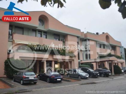 Ufficio in commerciale in Via Giacomo Zanella 6 /B