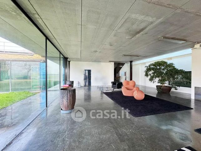 Ufficio in commerciale in Via Fratelli Kennedy
