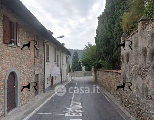 Casa bi/trifamiliare in residenziale in Via Balucanti 8