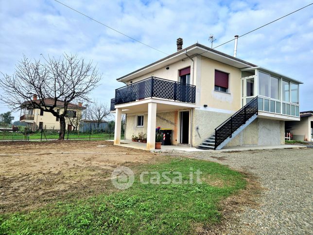 Casa indipendente in residenziale in Via della Serra 4