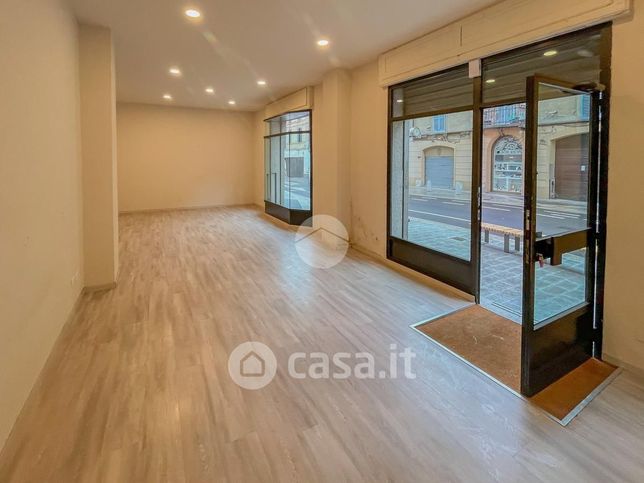 Ufficio in commerciale in Via Vittorio Veneto 1