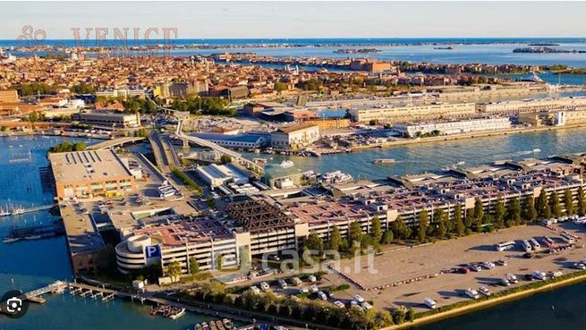 Attivitã /licenza (con o senza mura) in commerciale in 