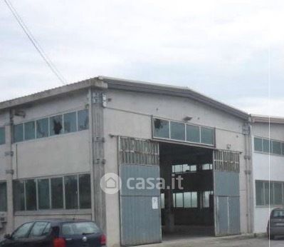 Capannone in commerciale in Via I Maggio 775
