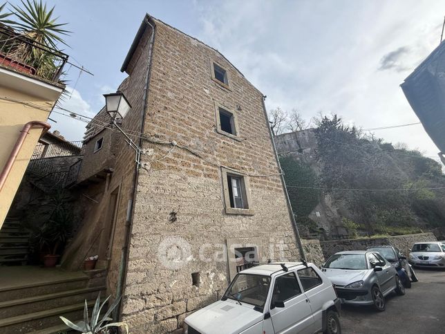 Casa indipendente in residenziale in Via Mazzini 4
