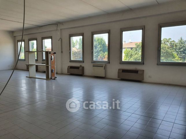 Ufficio in commerciale in Via C. Teggi 57