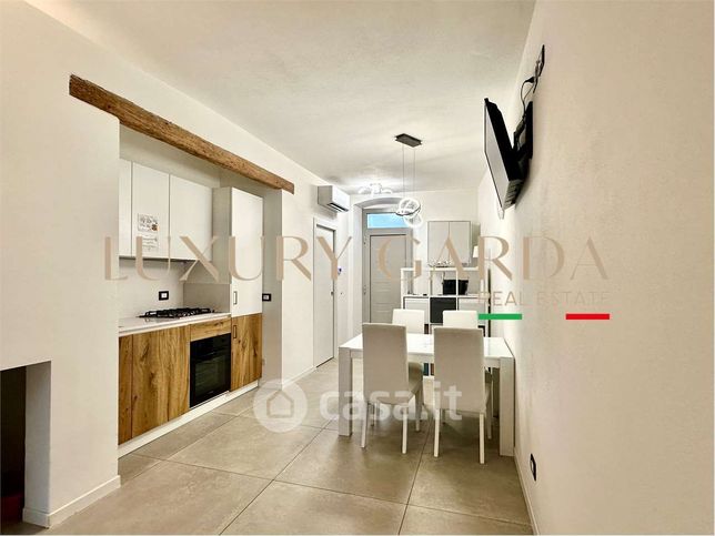 Casa bi/trifamiliare in residenziale in 