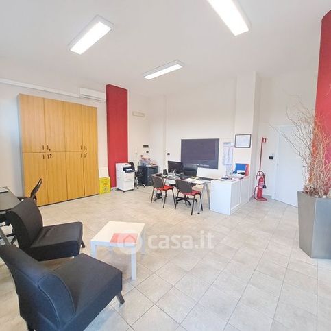 Ufficio in commerciale in Via Plava 5