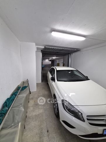 Box/posto auto in residenziale in Via Leonardo da Vinci 51
