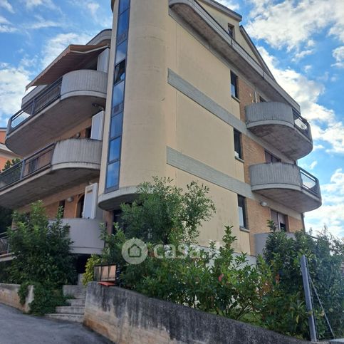 Casa indipendente in residenziale in 